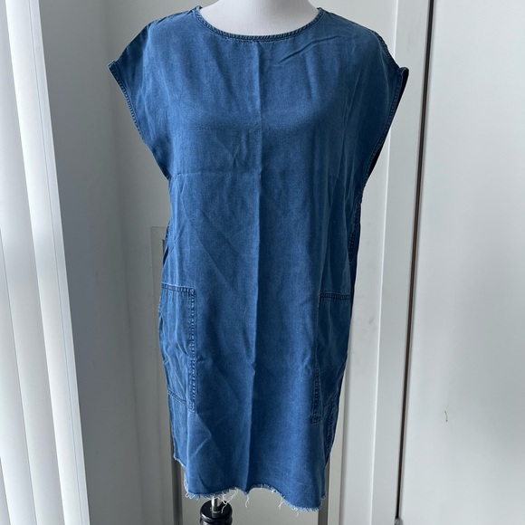 Blue Chambray Sleeveless Tunic Dress / Top - Picture 2 of 9